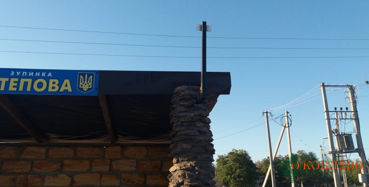 В селе Рыбаковка с автобусной остановки украли фонарь на солнечных батареях