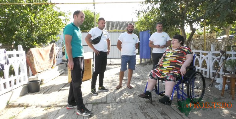 Общественники приобрели для жительницы Рыбаковки инвалидное кресло (фото)