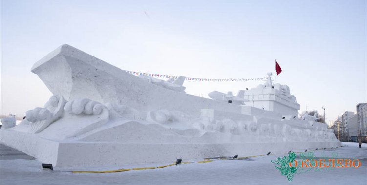 В китайском городе Харбин умельцы построили из снега авианосец «Ляонин», спроектированный в Николаеве (видео)