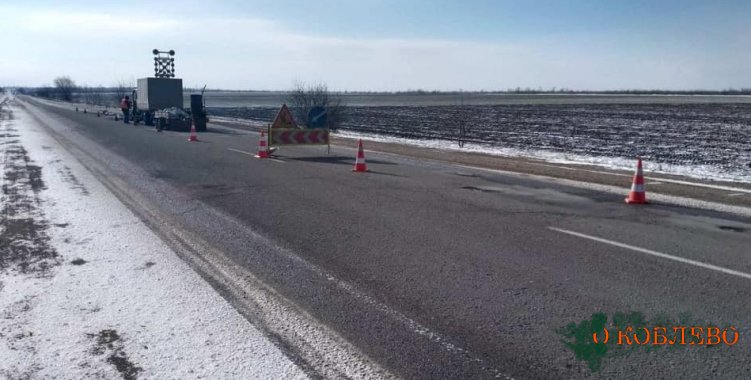 На трассе М-14 Одесса — Мелитополь — Новоазовск начат аварийный дорожный ремонт (фото)