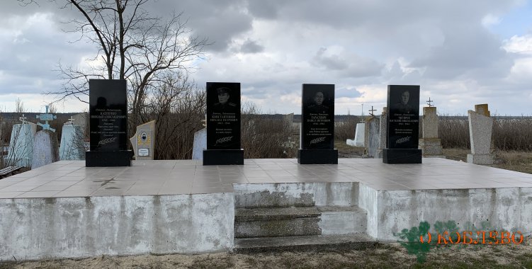 Жители Тузлов чтят память погибших летчиков