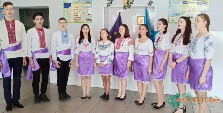 Преподаватель и ученики Тузловской школы взяли «серебро» в вокальном конкурсе (видео)