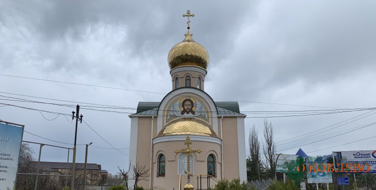 В преддверии пасхальных праздников православные верующие провели уборку в Коблевском храме (фото)