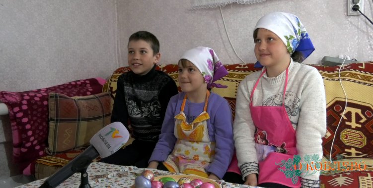 Анна, Ирина, Валентин, жители села Луговое.