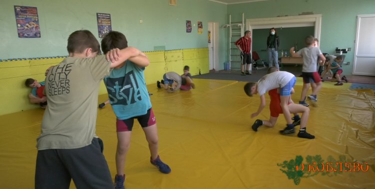 Воспитание и физическая подготовка: работа секции по вольной борьбе в Коблево (фото)