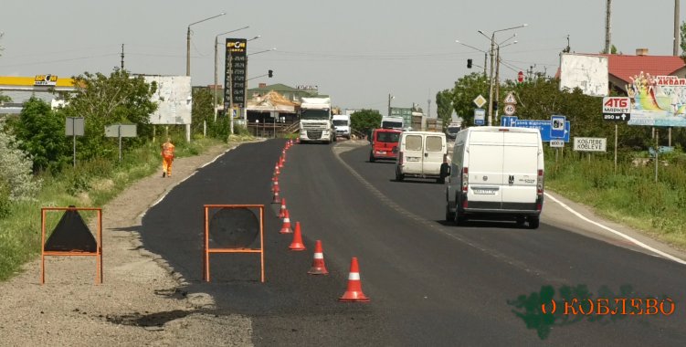 В Коблево продолжается ремонт участка трассы М-14