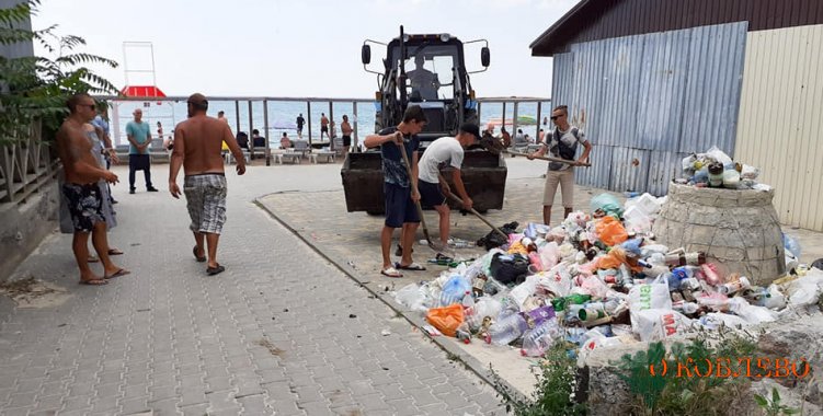 В Коблево коммунальщики ликвидировали стихийную свалку (фото)