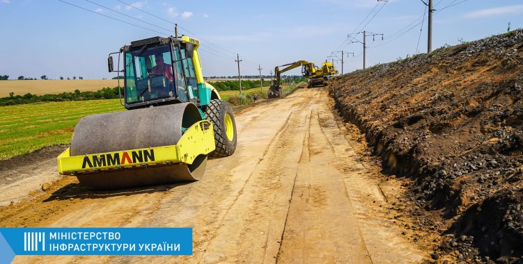 В Министерстве инфраструктуры Украины планируют до конца года электрифицировать 6,5 км припортового железнодорожного пути (фото)