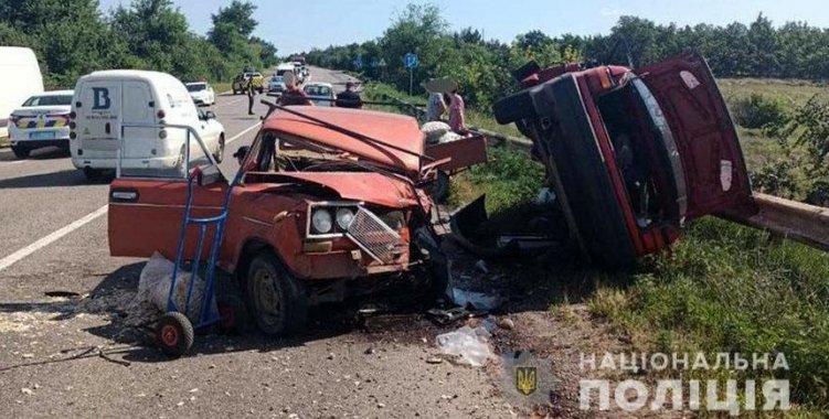 На трассе М-14 столкнулись две легковушки — водитель ВАЗа скончался в больнице (фото)
