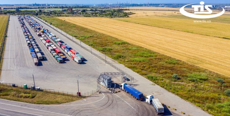 Как строительство автостоянки на терминале ТИС позволило «снять» с украинских дорог десятки тысяч фур (фото)