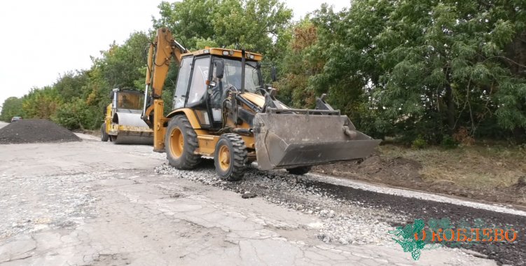 Местные власти произвели ямочный ремонт дороги в село Украинка (фото)