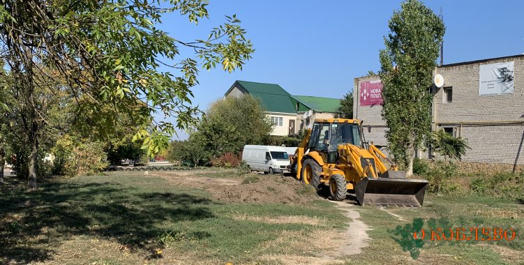 В Коблево стартовали работы по установке детской площадки (фото)