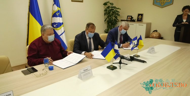 Главы громад Юга Украины: Коблевской, Южненской и Визирской подписали меморандум о сотрудничестве (фото)