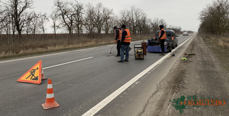 Начался ямочный ремонт автодороги М-14 на участке, который проходит через Коблевскую ОТГ (фото)