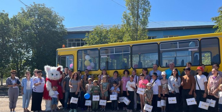 ДТЕК ВДЕ передав Коблівській громаді новий шкільний автобус (фото)